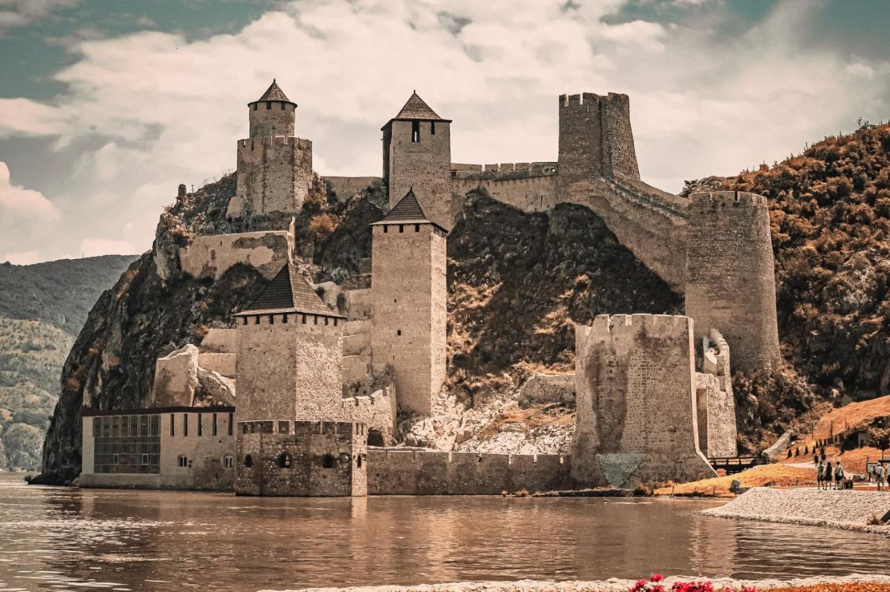 Carobni Breg Villa Golubac Eksteriør bilde